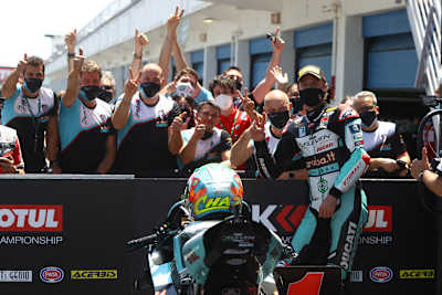 In Estoril feierte GoEleven das erste Podium mit Chaz Davies