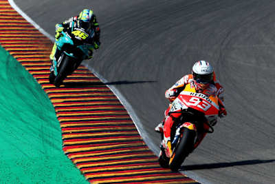 Marc Márquez gefolgt von Valentino Rossi