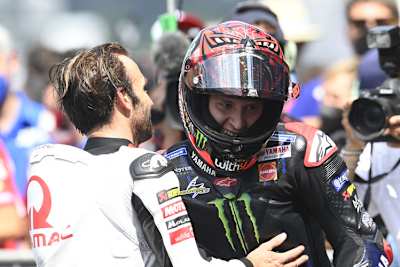 Johann Zarco mit Fabio Quartararo (Yamaha)
