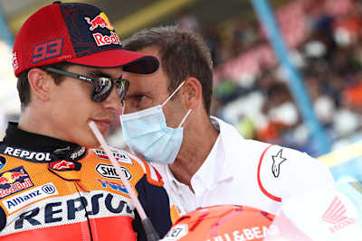 Marc Márquez im Gespräch mit Alberto Puig