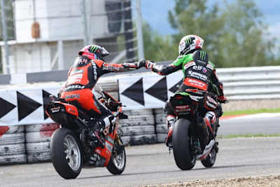 Jonathan Rea gratulierte fair Lauf-2-Sieger Scott Redding