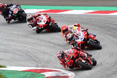 Pecco Bagnaia vor Jorge Martin, Marc Márquez, Johann Zarco und Fabio Quartararo