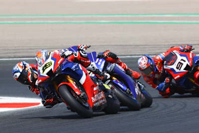 Alvaro Bautista flog später von seinem Motorrad, Leon Haslam schaffte es bis ins Ziel