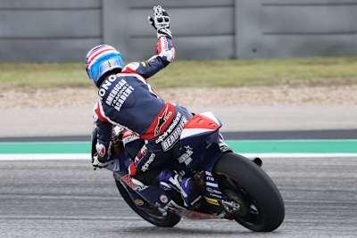 Cameron Beaubier bedankt sich bei seinen Fans für die Unterstützung