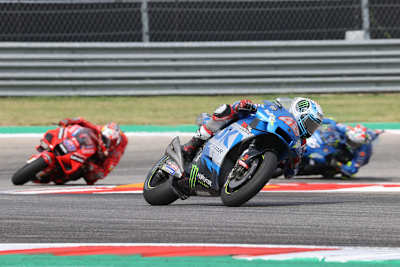 Joan Mir und Alex Rins nehmen Jack Miller ins Sandwich