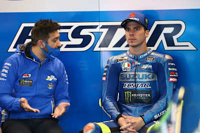 Joan Mir mit seinem Crewchief Frankie Carchedi