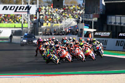 Niccolò Antonelli führt das Moto3-Feld an