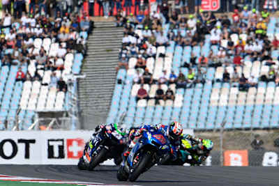 Alex Rins vor Enea Bastianini und Valentino Rossi