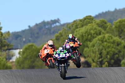 Enea Bastianini vor Brad Binder und Iker Lecuona