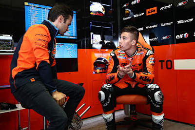Raúl Fernandez in der Box von KTM Tech3