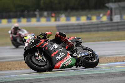 Wie Teamkollege Aleix Espargaró schied Lorenzo Savadori mit technischen Problemen aus