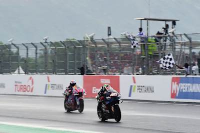 Enea Bastianini kam hinter Darryn Binder ins Ziel