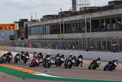 In der Supersport-WM 2022 kämpfen Motorräder der ‹next generation› gegen klassische 600er-Bikes