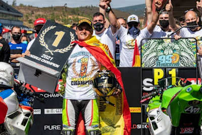 Adrian Huertas jubelt über den WM-Titel