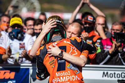 Algarve-GP am 7. November: Ajo Ajo umarmt Weltmeister Pedro Acosta 