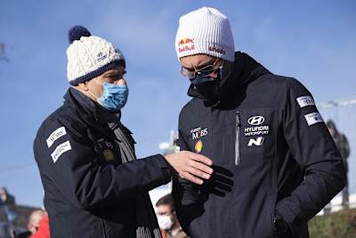 Teamchef Andrea Adamo und Thierry Neuville