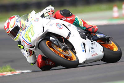 Domi Aegerter mit der 1000-ccm-Fireblade in Anneau du Rhin