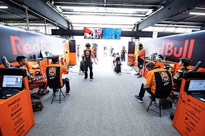 Die Moto2-Box des Red Bull-Ajo-Teams