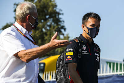 Alex Albon mit Helmut Marko