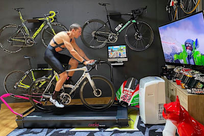 Während der Ausgangssperre stand für Aleix Espargaró Indoor-Training an