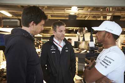 James Allison (Mitte) mit Toto Wolff und Lewis Hamilton