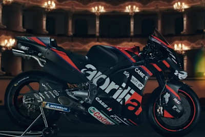 Schwarz mit roten Azenten: Die neue Aprilia RS-GP 