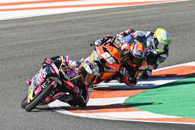 Tony Arbolino setzt sich durch, dahinter kämpfen Fernandez und Garcia um Platz 2