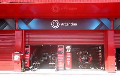 Einige Boxen in Las Termas sind schon vollgeräumt