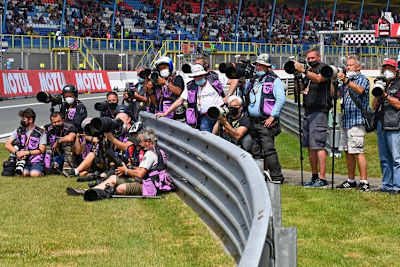 Die Fotografenmeute in Assen 2021