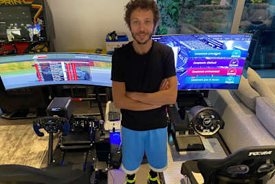 Valentino Rossi (41) fährt aktuell nur vom Wohnzimmer aus Rennen