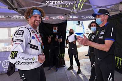 Applaus vom Team: Adrien Van Beveren ist Dakar-Leader