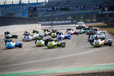 Start zum zweiten Rennen der IDM Seitenwagen auf dem TT Circuit in Assen