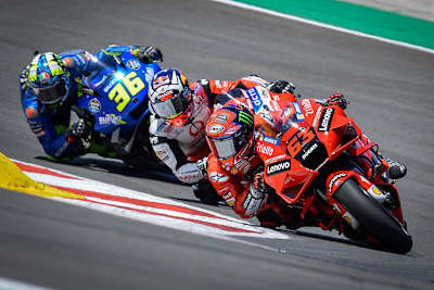 Im Rennen in Portimão: Bagnaia (63) vor Johann Zarco und Joan Mir