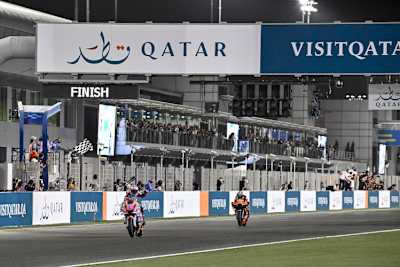 Der Zieleinlauf: Bastianini vor Binder