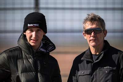 Olie Bayliss vor Andrea Locatelli