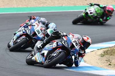 Loris Baz (BMW) vor Iker Lecuona (Honda)