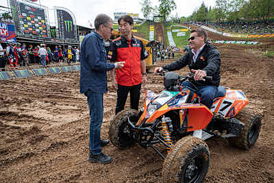 Gipfeltreffen in Maggiora: Lin Jarvis, HRC-Direktor Kuwata und Pit Beirer