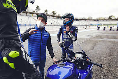 Sandro Cortese (Mitte) sagt, wo es lang geht