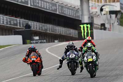 Heftige Fights: Brad Binder (33) gegen Viñales (12) und Crutchlow (35)