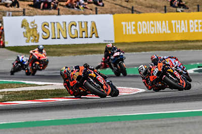 Im Rennen: Miguel Oliveira (88) jagt Brad Binder (33)