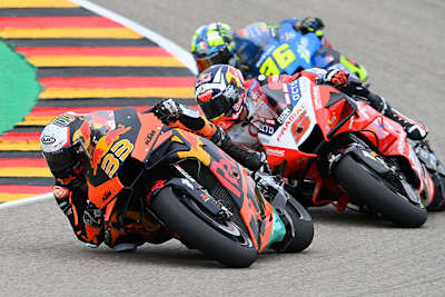 Brad Binder vor Johann Zarco (5) und Joan Mir