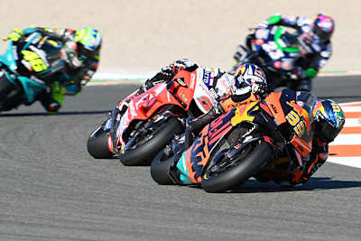 Brad Binder (33) vor Zarco (5), Rossi (46) und Bastianini (23)