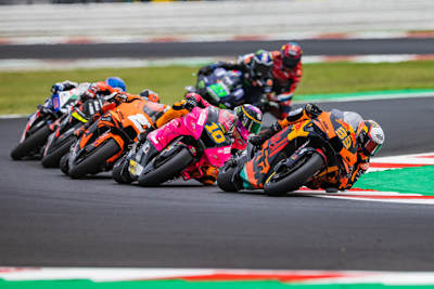 Im Rennen: Binder (33) vor Marini (19), Lecuona, Viñales, Alex Márquez, Morbidelli und Bradl