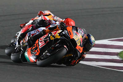 Brad Binder (33) hat gerade Marc Márquez überholt