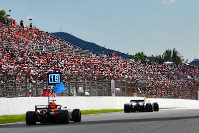 2018: Blaue Flagge für den Williams mit Nummer 18