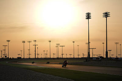 Stefan Bradl bei Flutlicht in Losail: Platz 2
