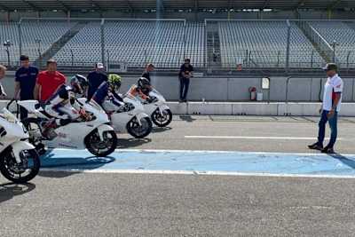 Stefan Bradl mit einem Teil seines Rookies in Hockenheim