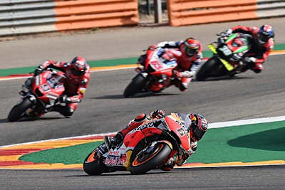Teruel-GP: Bradl (6) vor Petrucci (9), Bagnaia (63) und Smith
