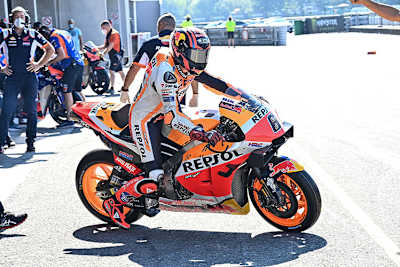 Stefan Bradl rollte kurz nach 9.55 Uhr aus der Box