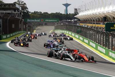 Startschuss zu einem unterhaltsamen Rennen: Was folgt sind 36 Runden Spass 